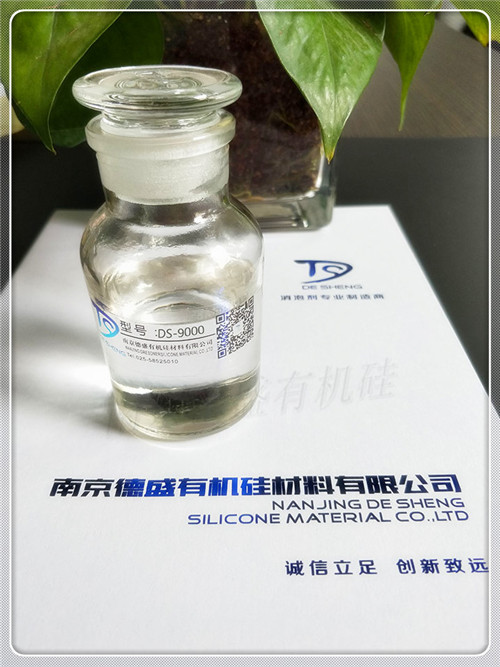 消泡劑DS-9000消泡劑具有優(yōu)異的消、抑泡性能,可以在泡沫產生后添加或作為抑泡組份加入產品中,消泡劑的添加量可為10~100ppm,最佳添加量由客戶根據(jù)具體情況試驗決定。
消泡劑產品可直接使用,也可稀釋后使用。如在起泡體系中能充分攪拌分散,可以直接添加,無需稀釋,如需稀釋,按照技術人員提供稀釋方法進行,不可直接加水稀釋,否則容易出現(xiàn)分層破乳等現(xiàn)象,從而影響產品品質,因用水直接稀釋或其他不正確的方法加工或使用產品產生的后果,本公司概不承擔責任。